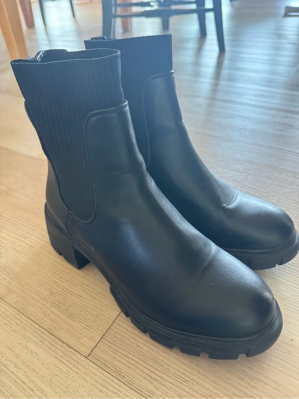 Steve Madden Hayle Platform Chelsea Boots Black Size 8 - Excellent Condition